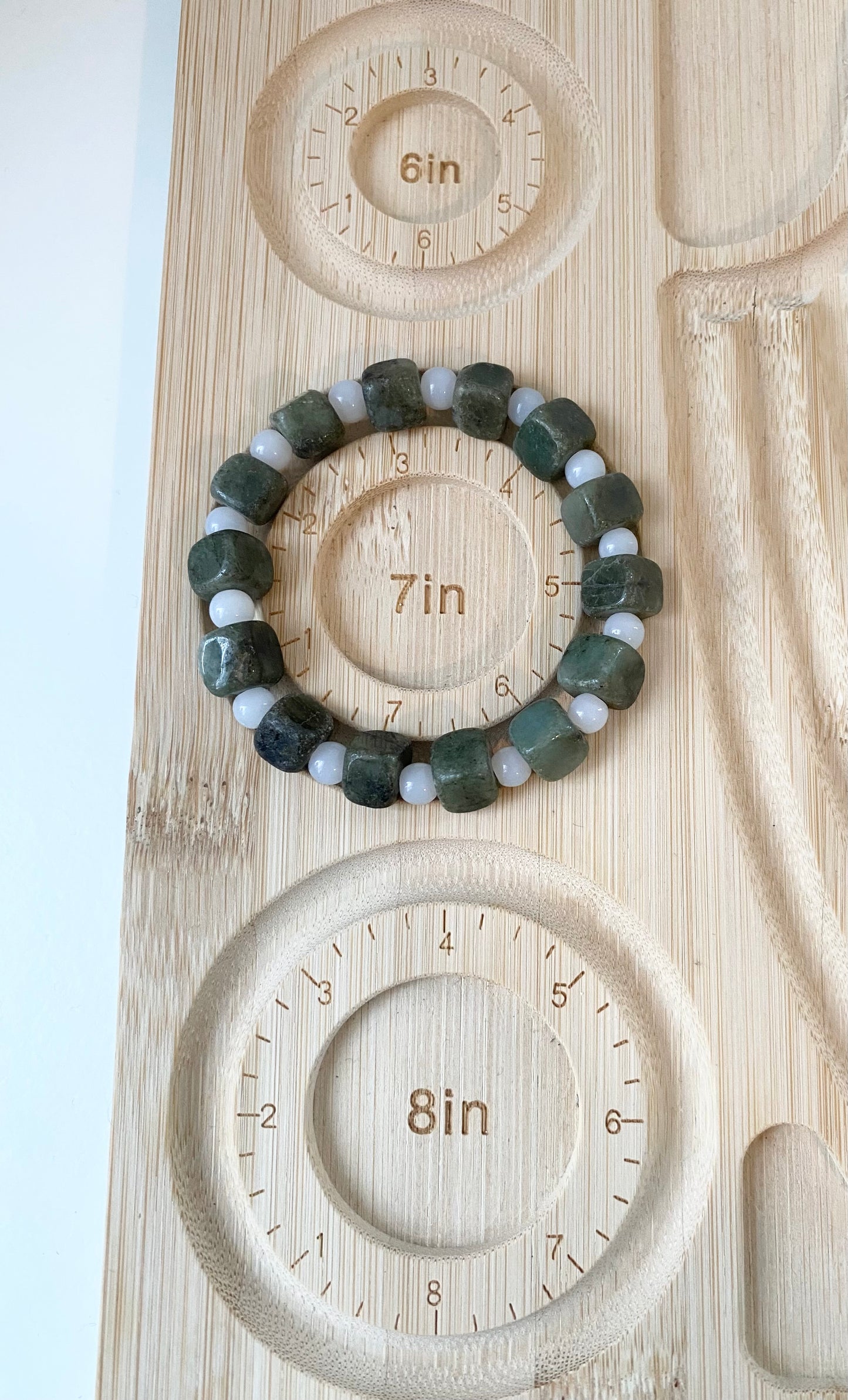 Nari – China Jade & Weißachat Armband