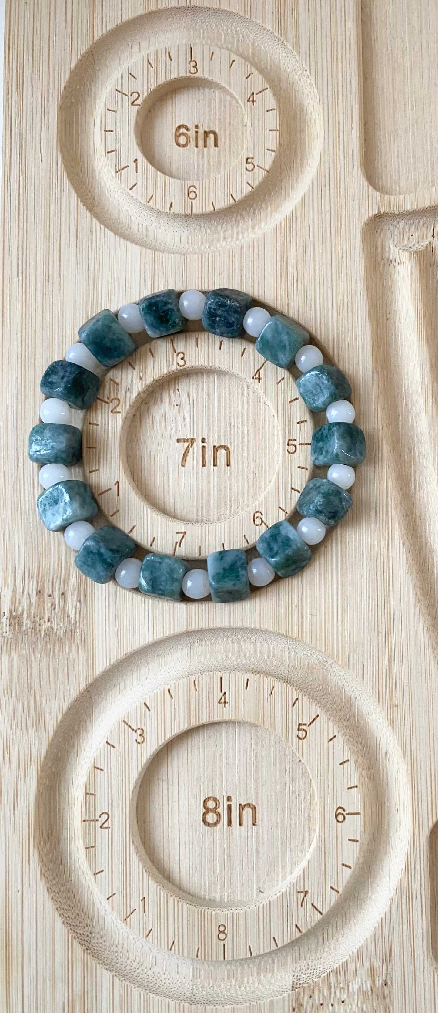 Yunari – China Jade & Weißachat Armband