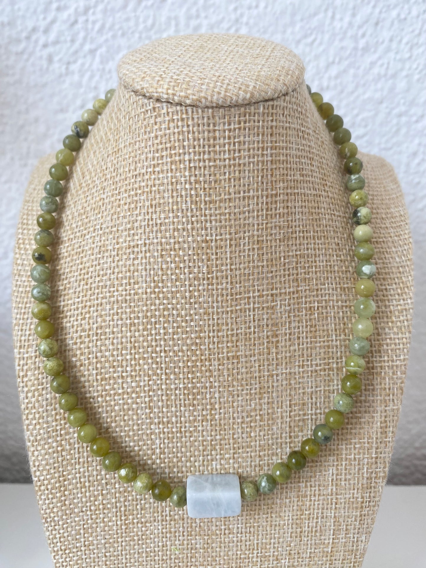 Oliva – Jade Choker-Halskette